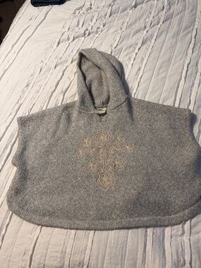 Kids Gray Hooded Poncho with Embroidered Floral Motif